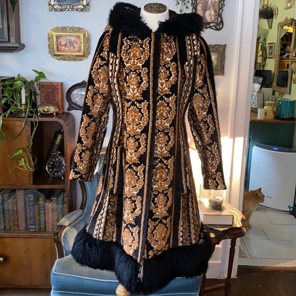 Rainmaster coat by Marielle Fleury